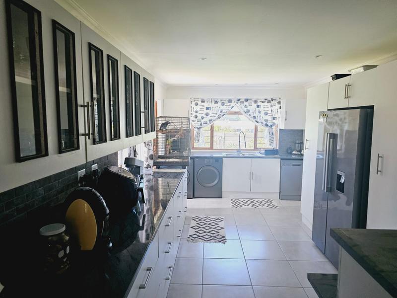 4 Bedroom Property for Sale in Kleinmond Western Cape